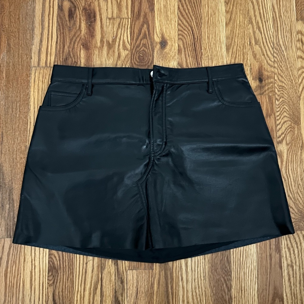 Frame leather skirt size 33. Only worn once.